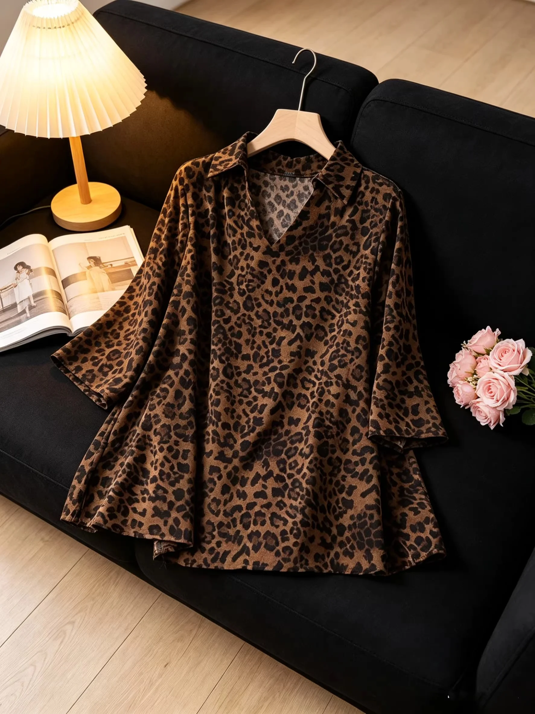 Retro Leopard Print V-Neck 3/4 Sleeve Loose Fit Mom Shirt Spring 2026 New Style Age-Defying plus Size Women's Casual Top
Retro Leopard Print V-Neck 3/4 Sleeve Loose Fit Mom Shirt Spring 2026 New Style Age-Defying plus Size Women's Casual Top