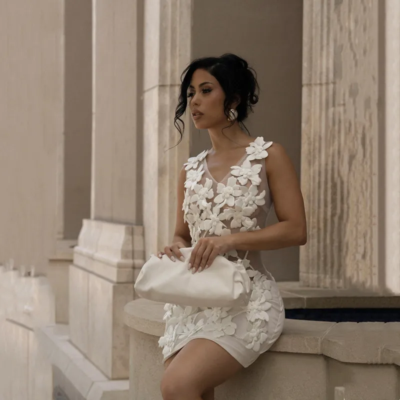 Simple Mini Stain Appliques Mermaid Wedding Dress Sexy V-Neck Sleeveless Above Knee Illusion Open Back Short Bridal Gowns 2026
Simple Mini Stain Appliques Mermaid Wedding Dress Sexy V-Neck Sleeveless Above Knee Illusion Open Back Short Bridal Gowns 2026