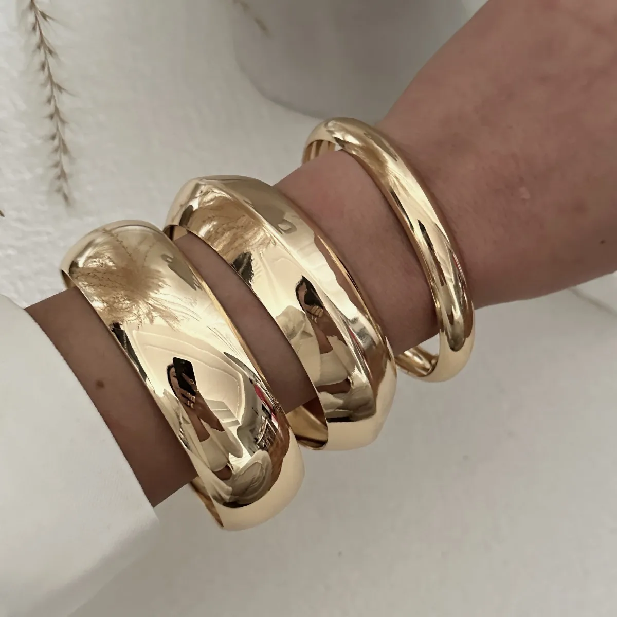 Exaggerated Metal Smooth Irregular Bracelet for Women Vintage Geometric Big Chunky Wide Cuff Bangle Hip Hop Punk Jewelry Gift
Exaggerated Metal Smooth Irregular Bracelet for Women Vintage Geometric Big Chunky Wide Cuff Bangle Hip Hop Punk Jewelry Gift