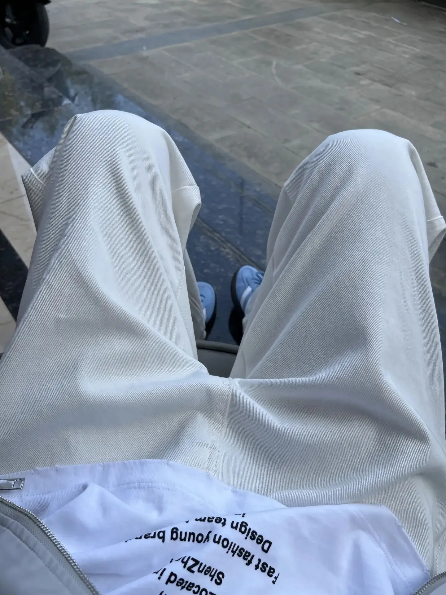 Повседневные белые джинсы мужские свободного прямого кроя в американском стиле, летние брюки для города, модные, трендовые, брендовые, для подростков, из полиэстера
Повседневные белые джинсы мужские свободного прямого кроя в американском стиле, летние брюки для города, модные, трендовые, брендовые, для подростков, из полиэстера