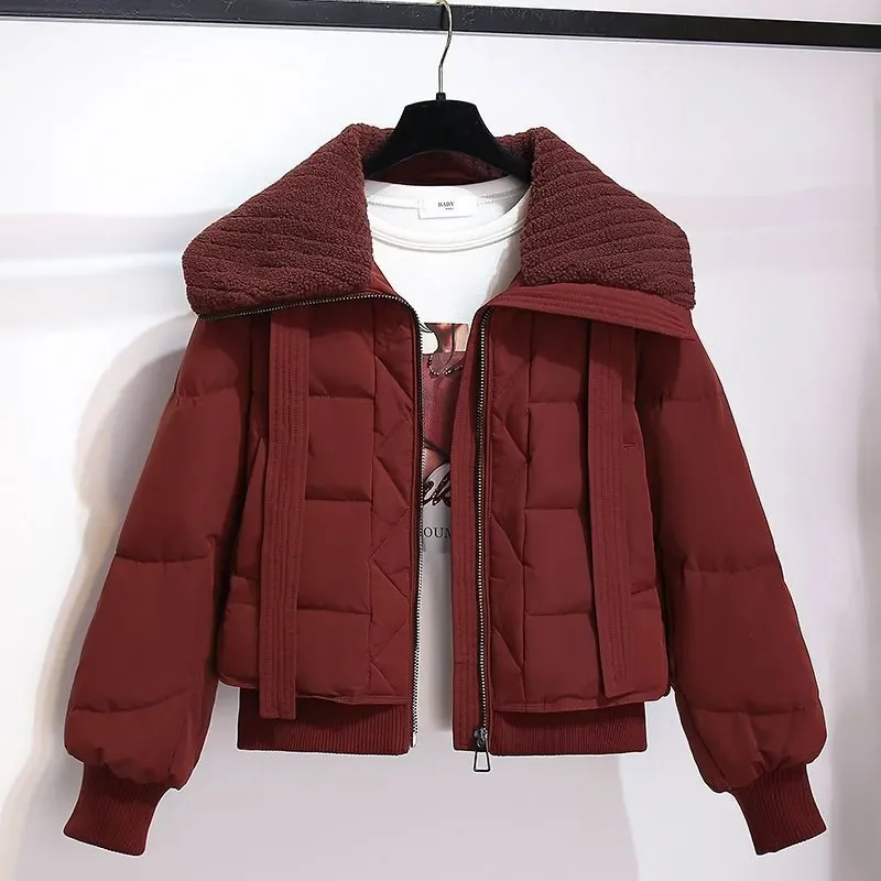 Short Fashion Down Cotton Coat Women's Overcoat 2026 Winter New Thickened Warm Parka Loose Lamb Wool Lapel Cotton Coat Outwear
Short Fashion Down Cotton Coat Women's Overcoat 2026 Winter New Thickened Warm Parka Loose Lamb Wool Lapel Cotton Coat Outwear