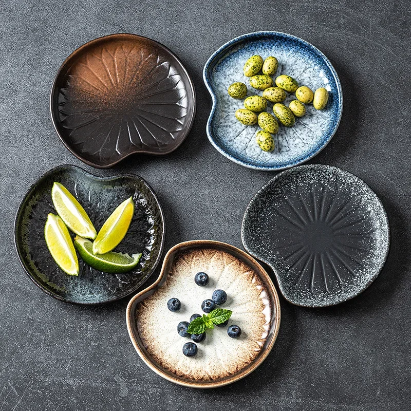 Retro Japanese Japanese-style tableware, household ceramic irregular bone saucers, cakes, snacks, fruit plates
Retro Japanese Japanese-style tableware, household ceramic irregular bone saucers, cakes, snacks, fruit plates