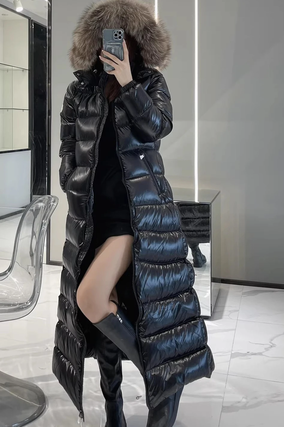 2026 Winter European Women's Down Jacket Hooded Fox Fur Long Parker Windproof Down Jacket
2026 Winter European Women's Down Jacket Hooded Fox Fur Long Parker Windproof Down Jacket