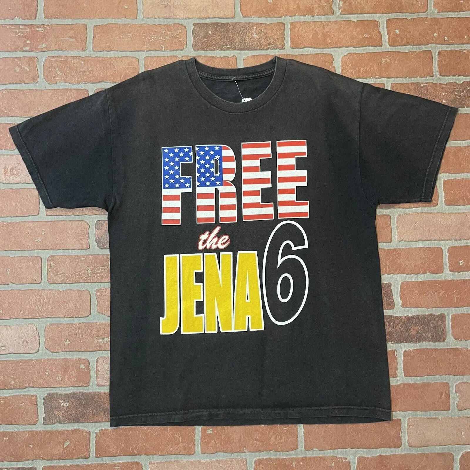 Футболка Jena Six Vintage Black History для мужчин, большая, редкая, рэп, Луизиана, тюрьма США 6
Футболка Jena Six Vintage Black History для мужчин, большая, редкая, рэп, Луизиана, тюрьма США 6