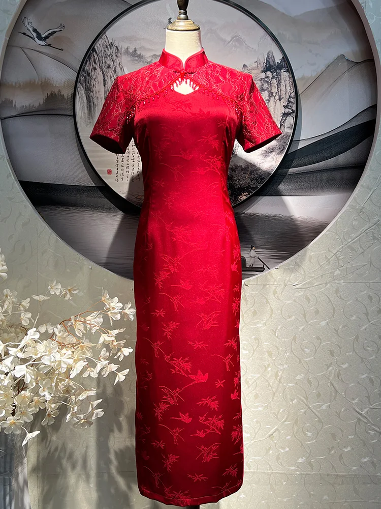 Новая коллекция 2024: Дышащее платье миди с низким разрезом для помолвки и свадьбы...
Новая коллекция 2024: Дышащее платье миди с низким разрезом для помолвки и свадьбы...