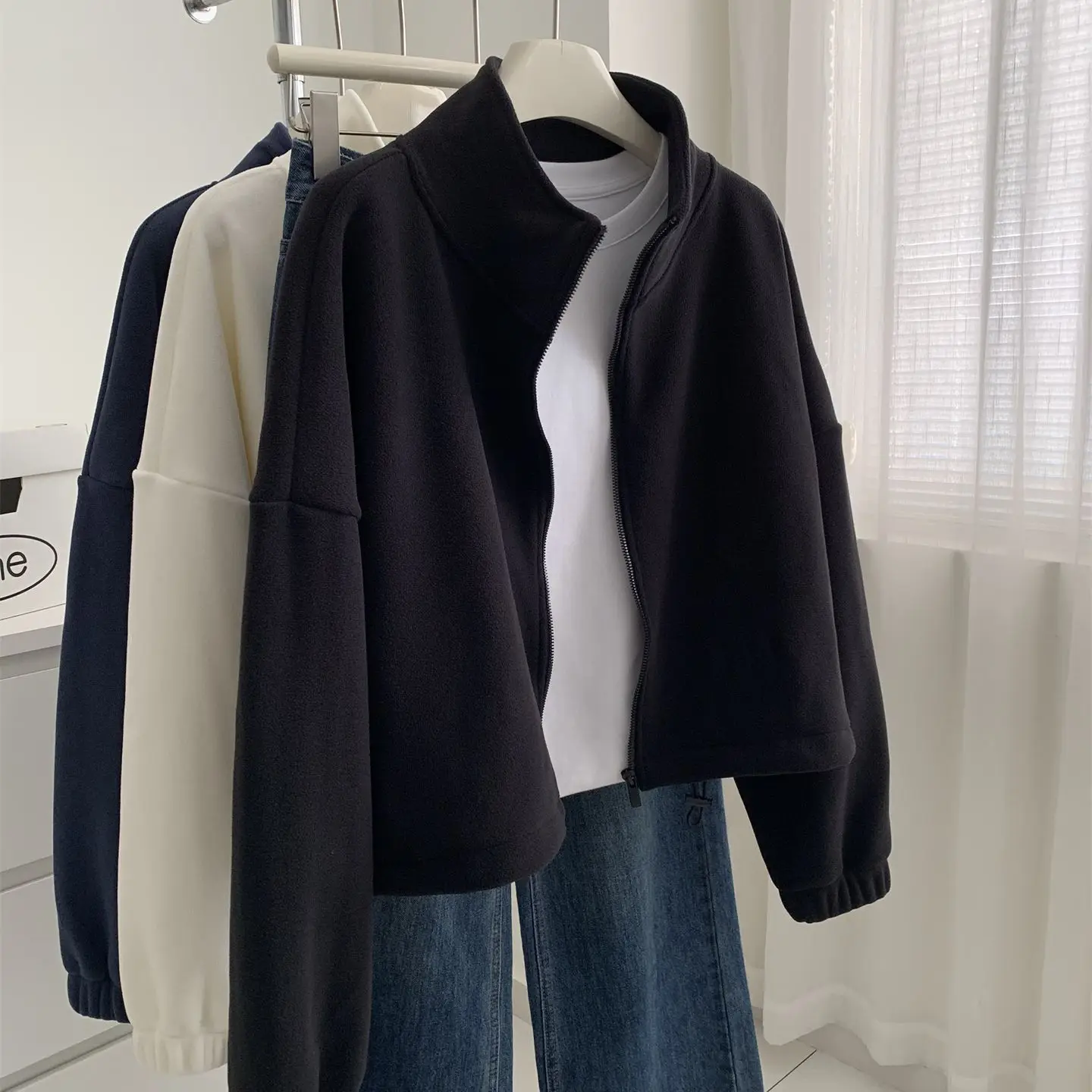 Thickened Warm Fleece Sweatshirt Jacket Women Simple Korean Version Stand Collar Zipper Autumn Winter Double-sided Fleece Sho...
Thickened Warm Fleece Sweatshirt Jacket Women Simple Korean Version Stand Collar Zipper Autumn Winter Double-sided Fleece Sho...