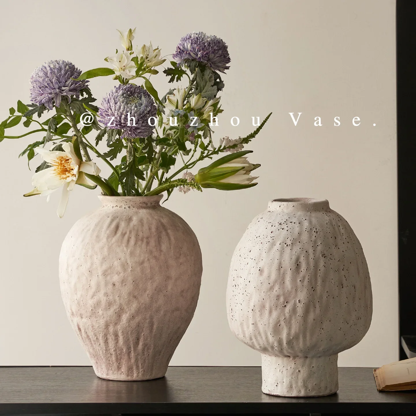CL wabi-sandy wind ceramic vase imitation locust tree flower high-end niche living room entrance ornament
CL wabi-sandy wind ceramic vase imitation locust tree flower high-end niche living room entrance ornament