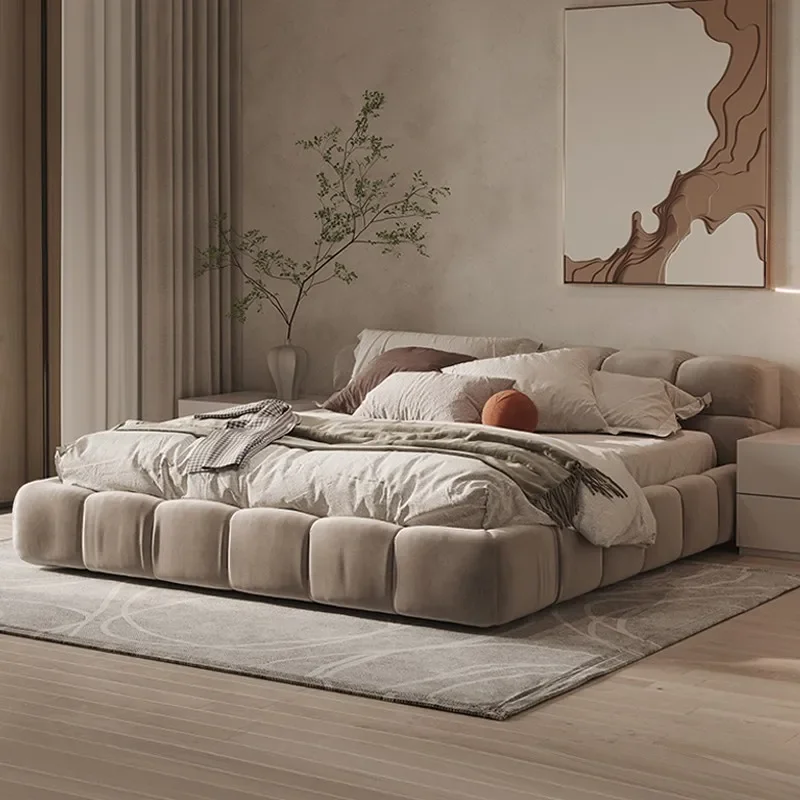 Light Luxury Modern Bed Minimalist Confortable Master Bedroom Quality Bed Fashionable Aesthetics Cama De Casal Bedroom Furniture
Light Luxury Modern Bed Minimalist Confortable Master Bedroom Quality Bed Fashionable Aesthetics Cama De Casal Bedroom Furniture