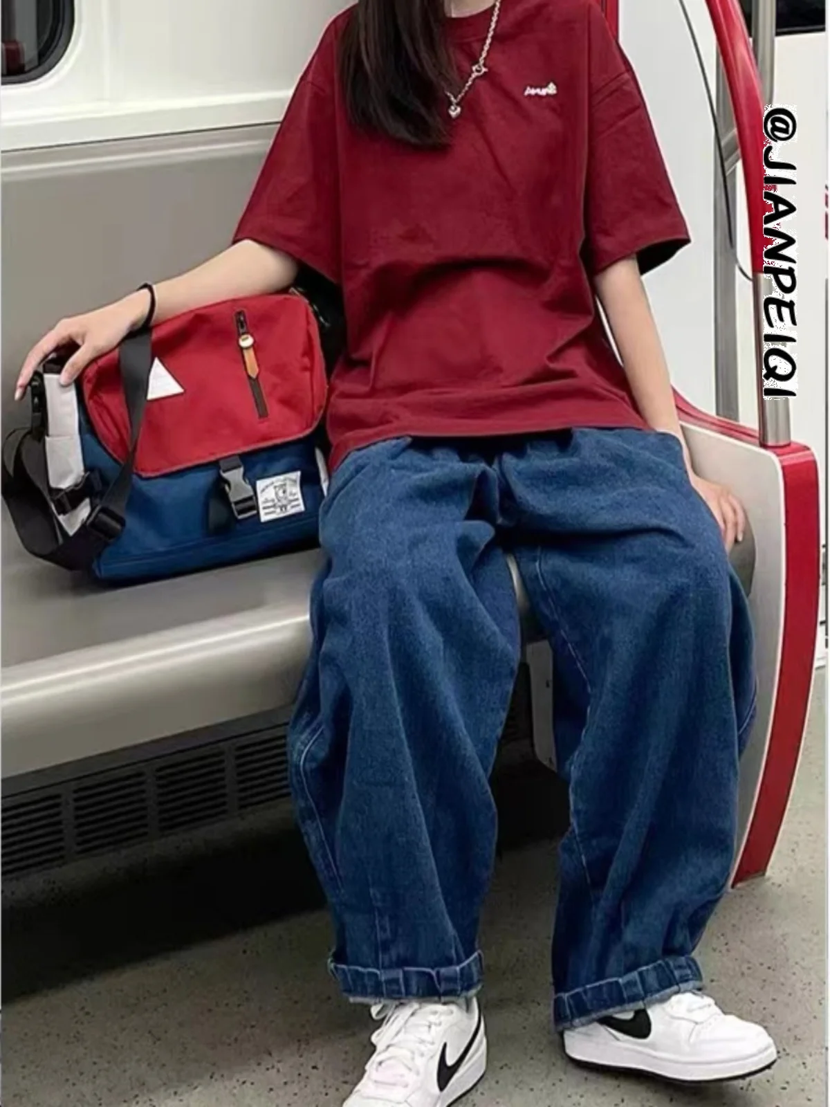 Мужские джинсы оверсайз прямого кроя, темно-синие, в стиле ретро, американский уличный стиль, брюки-фонарики, повседневная одежда, молодежный тренд, летняя мода
Мужские джинсы оверсайз прямого кроя, темно-синие, в стиле ретро, американский уличный стиль, брюки-фонарики, повседневная одежда, молодежный тренд, летняя мода