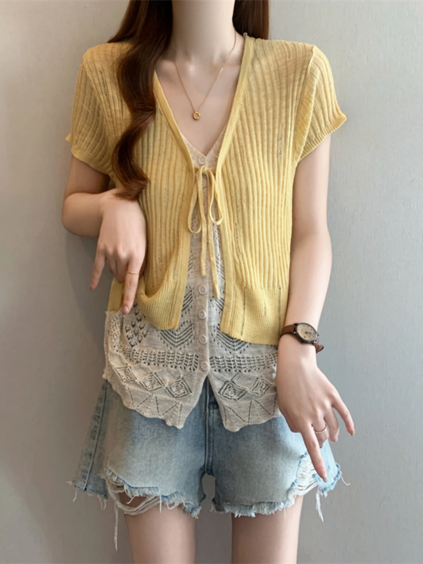 Slimming V-Neck Short Sleeve Ice Silk T-Shirt Women's Thin Summer Large Size Padded Base Top Korean Style Loose Fit Comfortable
Slimming V-Neck Short Sleeve Ice Silk T-Shirt Women's Thin Summer Large Size Padded Base Top Korean Style Loose Fit Comfortable