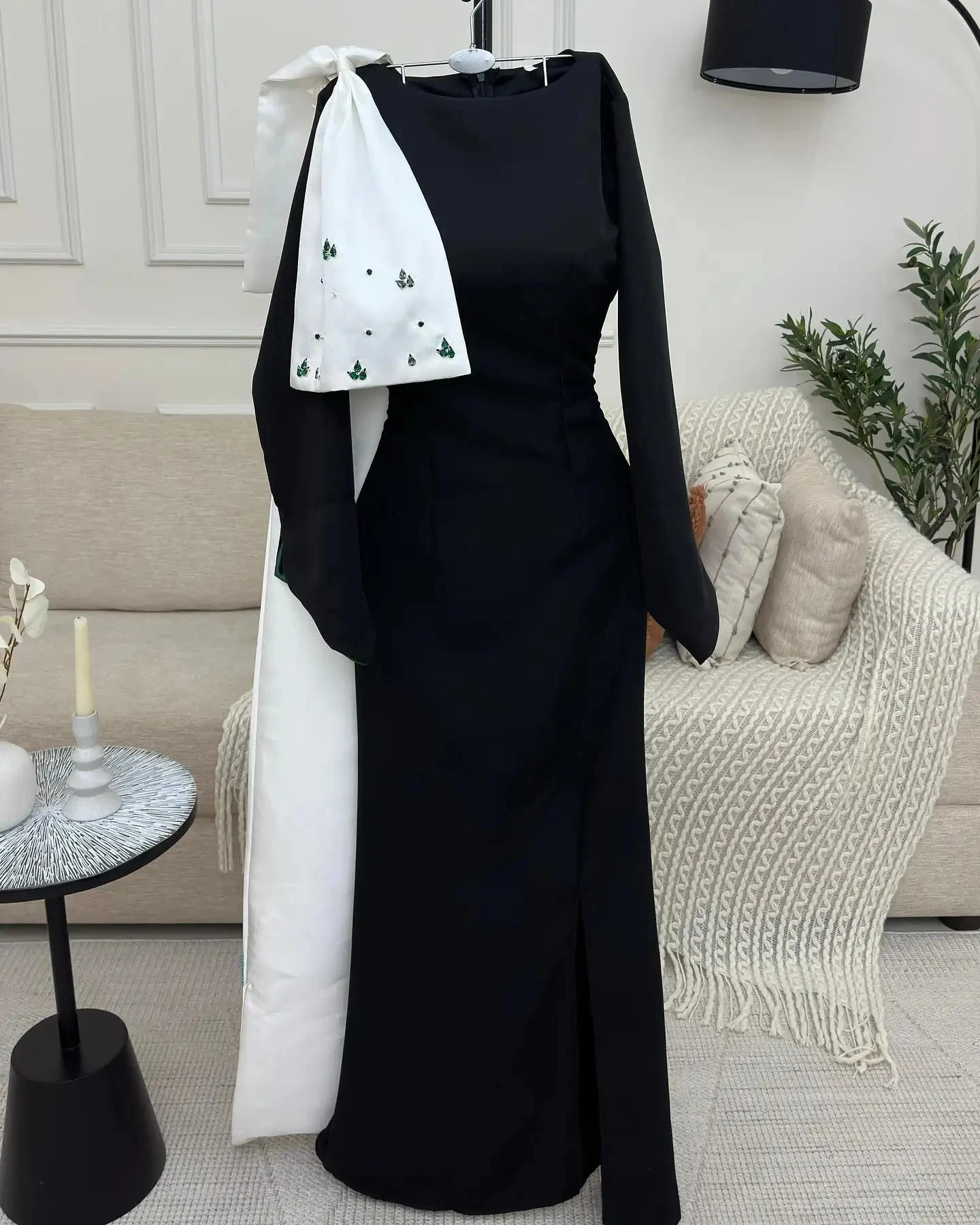 Black Beaded Long Sleeves Bespoke Occasion Gown Evening Dresses Prom Pastrol Unisex Jersey Retro Dubai Saudi Arabic Customized
Black Beaded Long Sleeves Bespoke Occasion Gown Evening Dresses Prom Pastrol Unisex Jersey Retro Dubai Saudi Arabic Customized