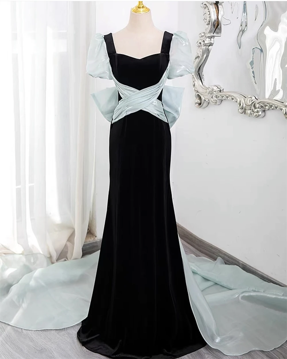 Customized Temperament Black Velour Evening Dress High Quality Square Collar Puff Sleeves Sleeveless Contrast Color Prom Dress
Customized Temperament Black Velour Evening Dress High Quality Square Collar Puff Sleeves Sleeveless Contrast Color Prom Dress