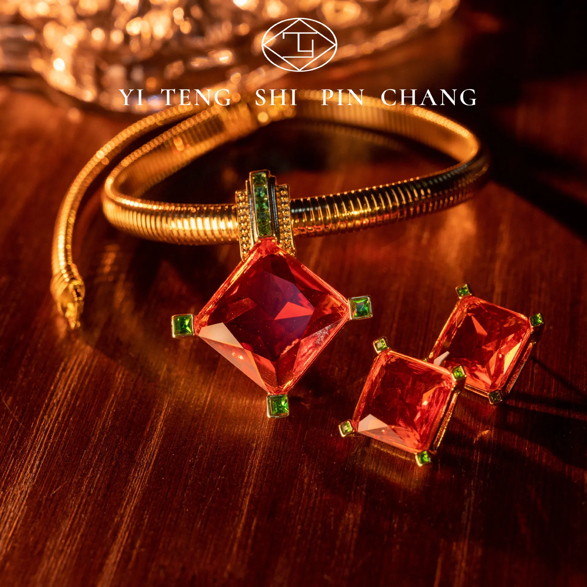 Europe and America vintage copper gold-plated elegant necklace, stud earrings, antique jewelry set for women
Europe and America vintage copper gold-plated elegant necklace, stud earrings, antique jewelry set for women