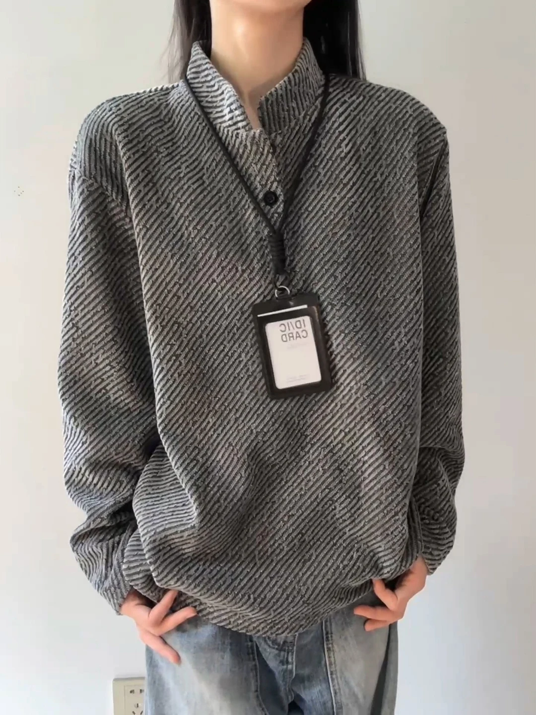 Женская футболка в стиле ретро с длинным рукавом, в полоску, с воротником-стойкой, свободного кроя, для повседневной носки
Женская футболка в стиле ретро с длинным рукавом, в полоску, с воротником-стойкой, свободного кроя, для повседневной носки