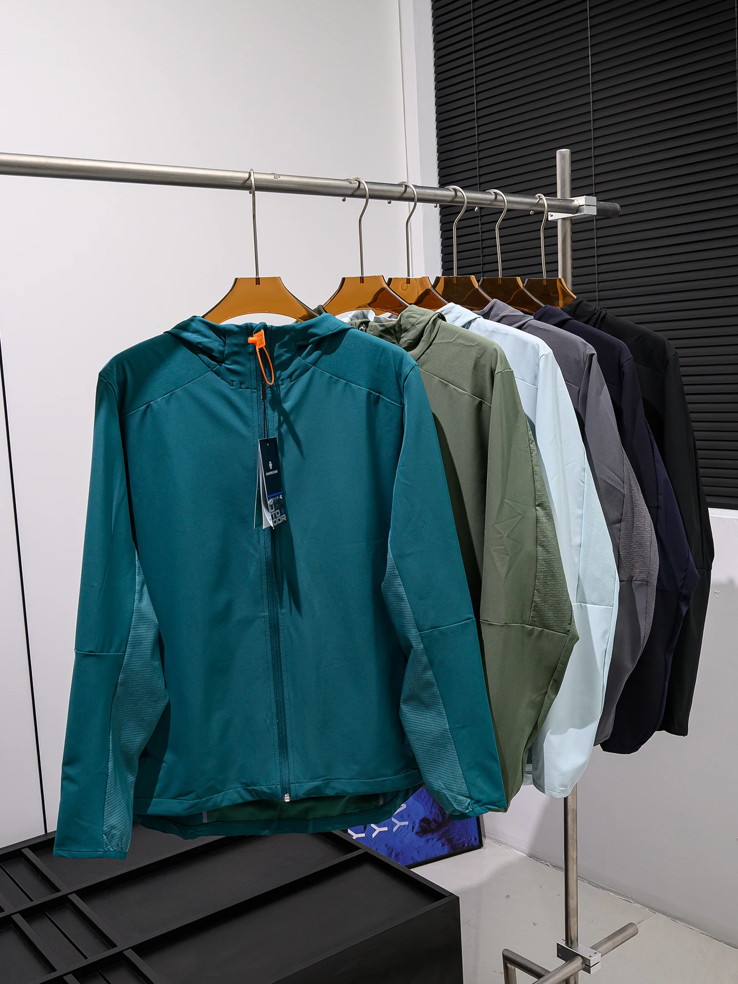 Outdoor Men's Soft Sun Protection Clothing Jacket Quick Dry Breathable Mesh Splicing Waterproof Spring Summer Fashionable
Outdoor Men's Soft Sun Protection Clothing Jacket Quick Dry Breathable Mesh Splicing Waterproof Spring Summer Fashionable