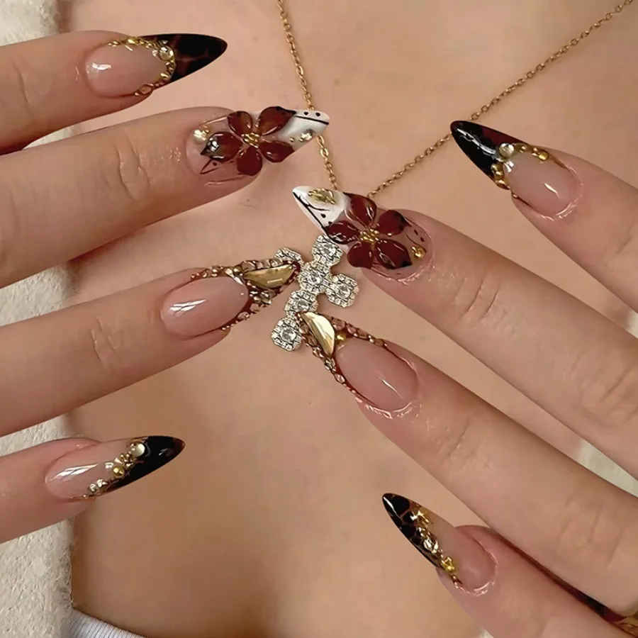 Almond-shaped wearing armor, three-dimensional flower French full diamond shiny retro high-quality fake nail nail piece
Almond-shaped wearing armor, three-dimensional flower French full diamond shiny retro high-quality fake nail nail piece