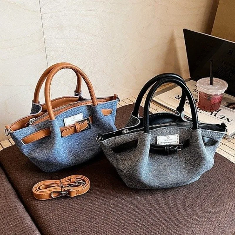 Versatile French Chic Shoulder Bag - High-End Ladies' Crossbody Purse with Creative Detachable Strap
Versatile French Chic Shoulder Bag - High-End Ladies' Crossbody Purse with Creative Detachable Strap