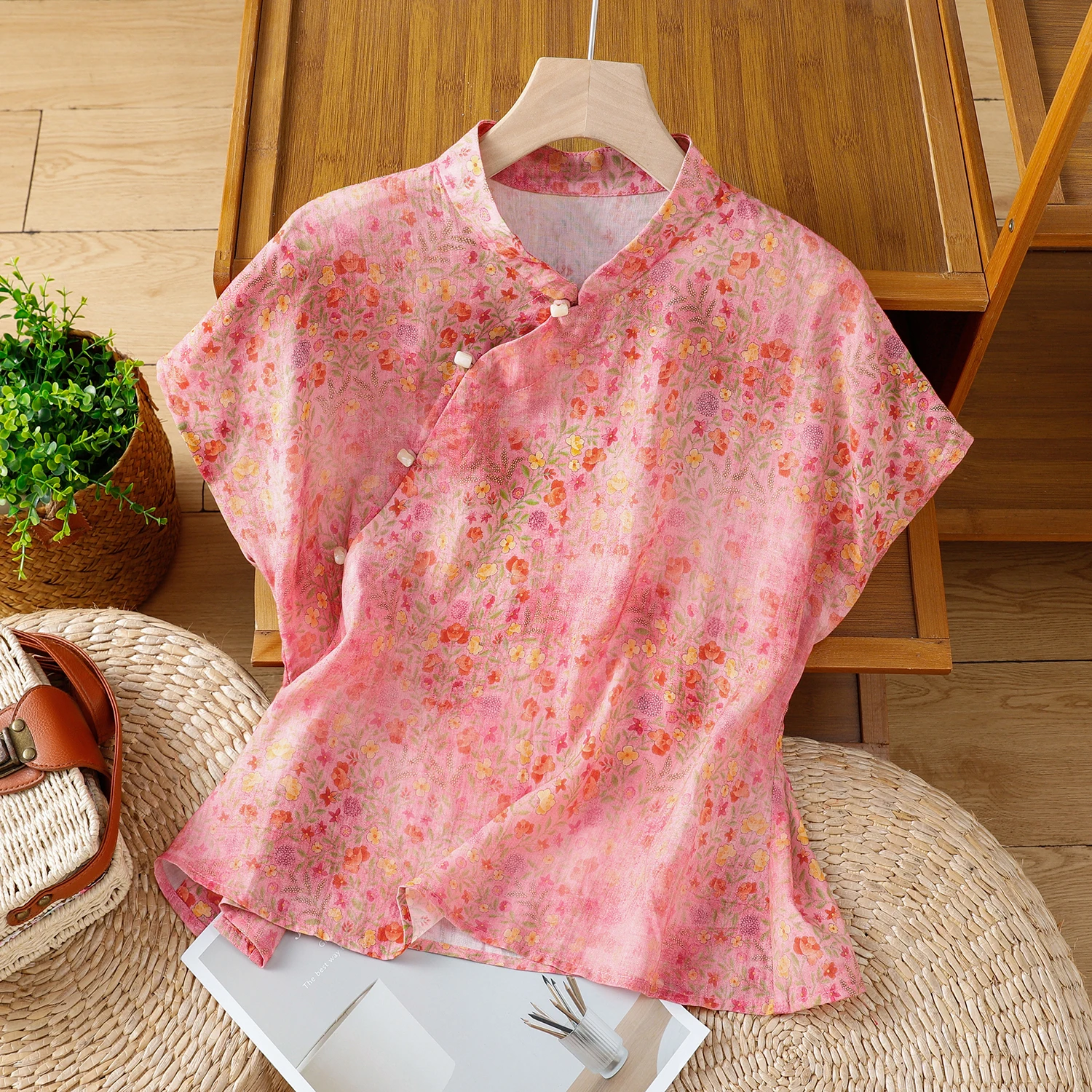 New Chinese Style Floral Shirt Women Summer Retro Cotton Linen Sleeveless Top Button up Loose Fit Versatile Casual Shirt
New Chinese Style Floral Shirt Women Summer Retro Cotton Linen Sleeveless Top Button up Loose Fit Versatile Casual Shirt