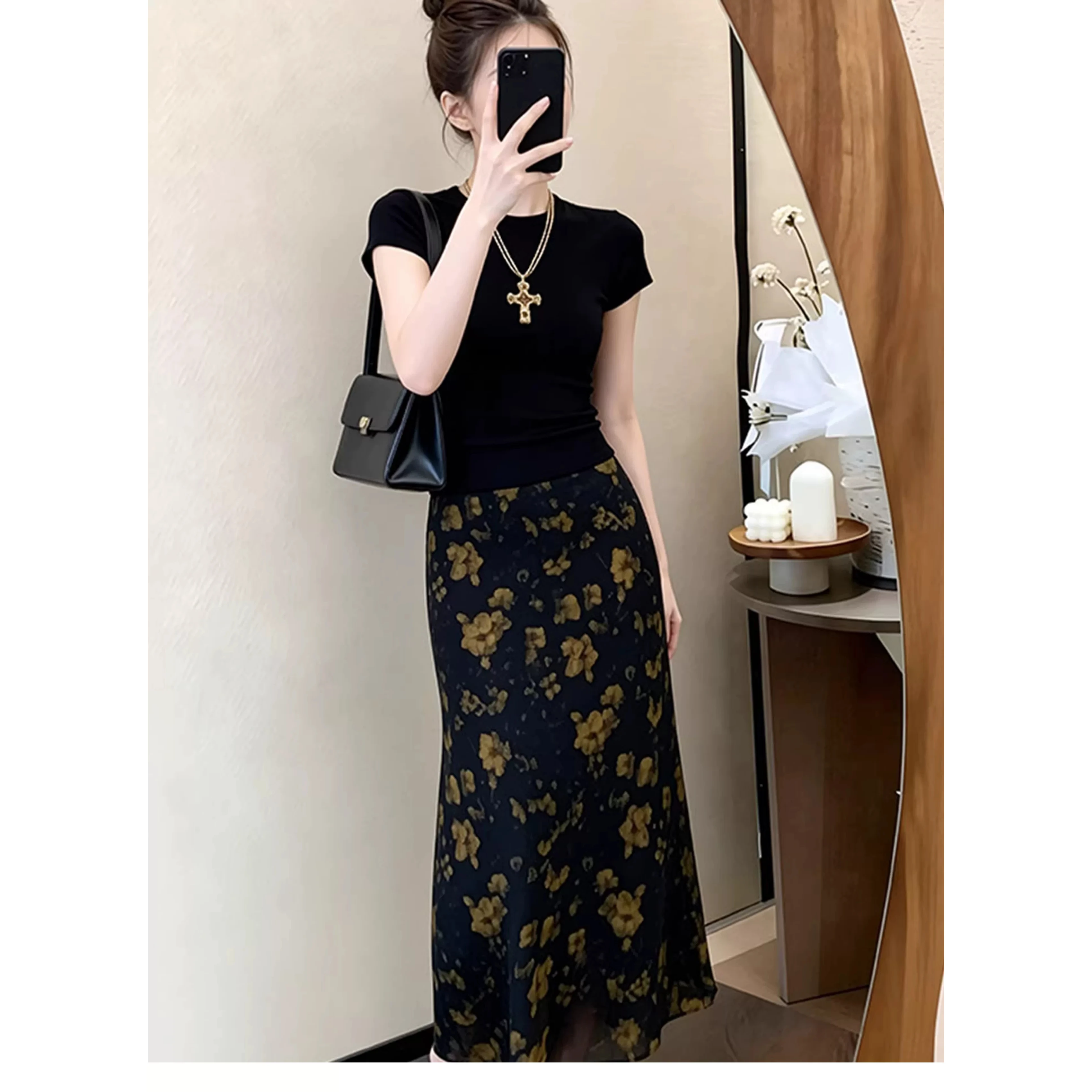 Black Top Skirt Two-Piece Set Women's Fashion Summer 2026 Slim Fit Korean Style Print Casual Workwear Lightweight No
Black Top Skirt Two-Piece Set Women's Fashion Summer 2026 Slim Fit Korean Style Print Casual Workwear Lightweight No