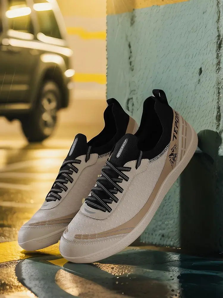 New 2025 hot summer essential high quality breathable cushioning unisex running shoes training sneakers Very good
New 2025 hot summer essential high quality breathable cushioning unisex running shoes training sneakers Very good