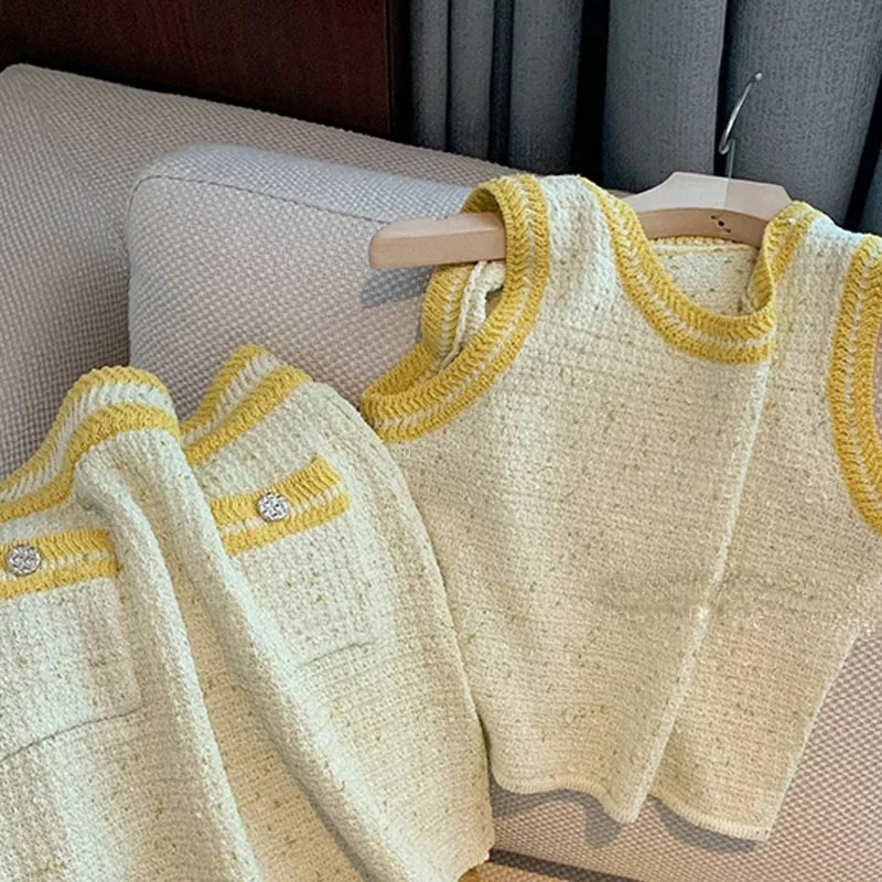 Tanks Tops Camis Yellow Knitted Vest Vintage Slim Mini Temperament Contrast Skirts Sets Mujer Spring 2 Piece Outifits Z333
Tanks Tops Camis Yellow Knitted Vest Vintage Slim Mini Temperament Contrast Skirts Sets Mujer Spring 2 Piece Outifits Z333