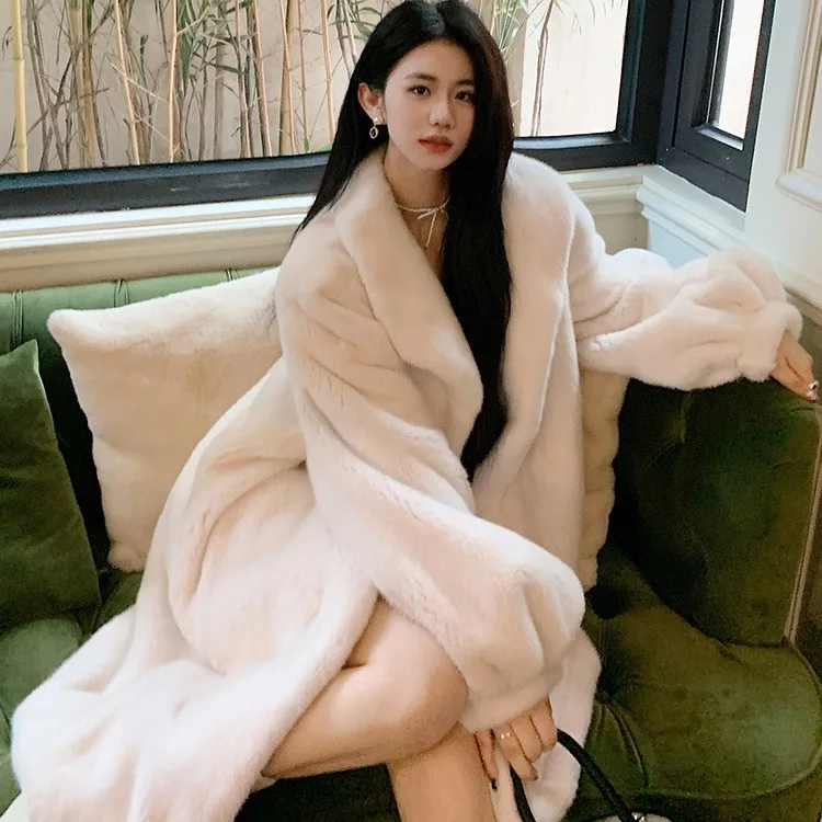 2023 Fashion Extended mink coat for women in winter, warm and lazy style, loose faux fur coat with bubble sleeves
2023 Fashion Extended mink coat for women in winter, warm and lazy style, loose faux fur coat with bubble sleeves