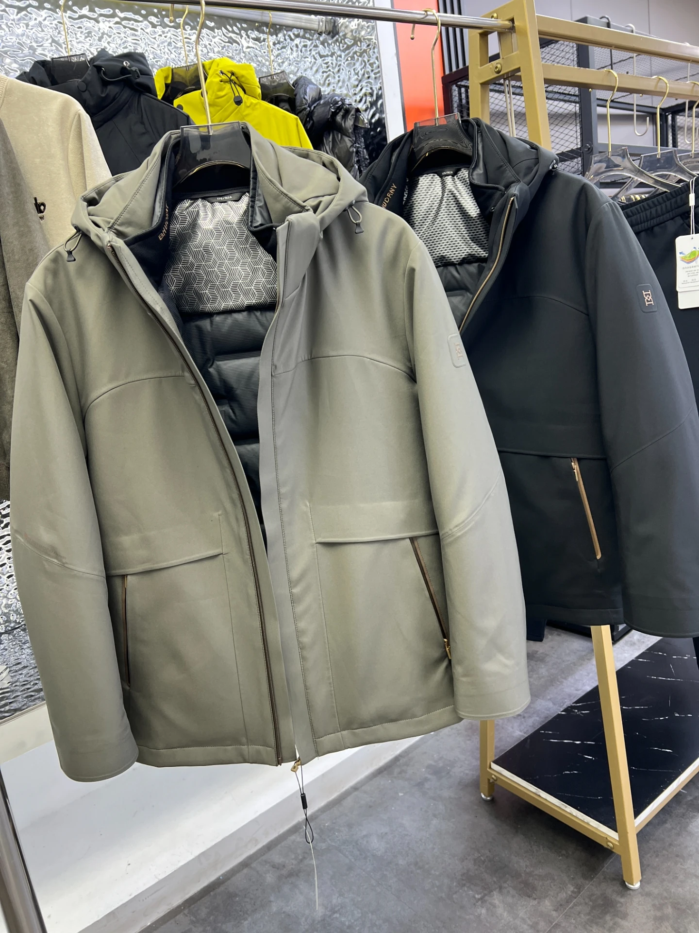 Мужская повседневная куртка-трансформер из гусиного пуха средней длины со съемным внутренним слоем, ветрозащитная, на молнии, для бизнеса и отдыха
Мужская повседневная куртка-трансформер из гусиного пуха средней длины со съемным внутренним слоем, ветрозащитная, на молнии, для бизнеса и отдыха