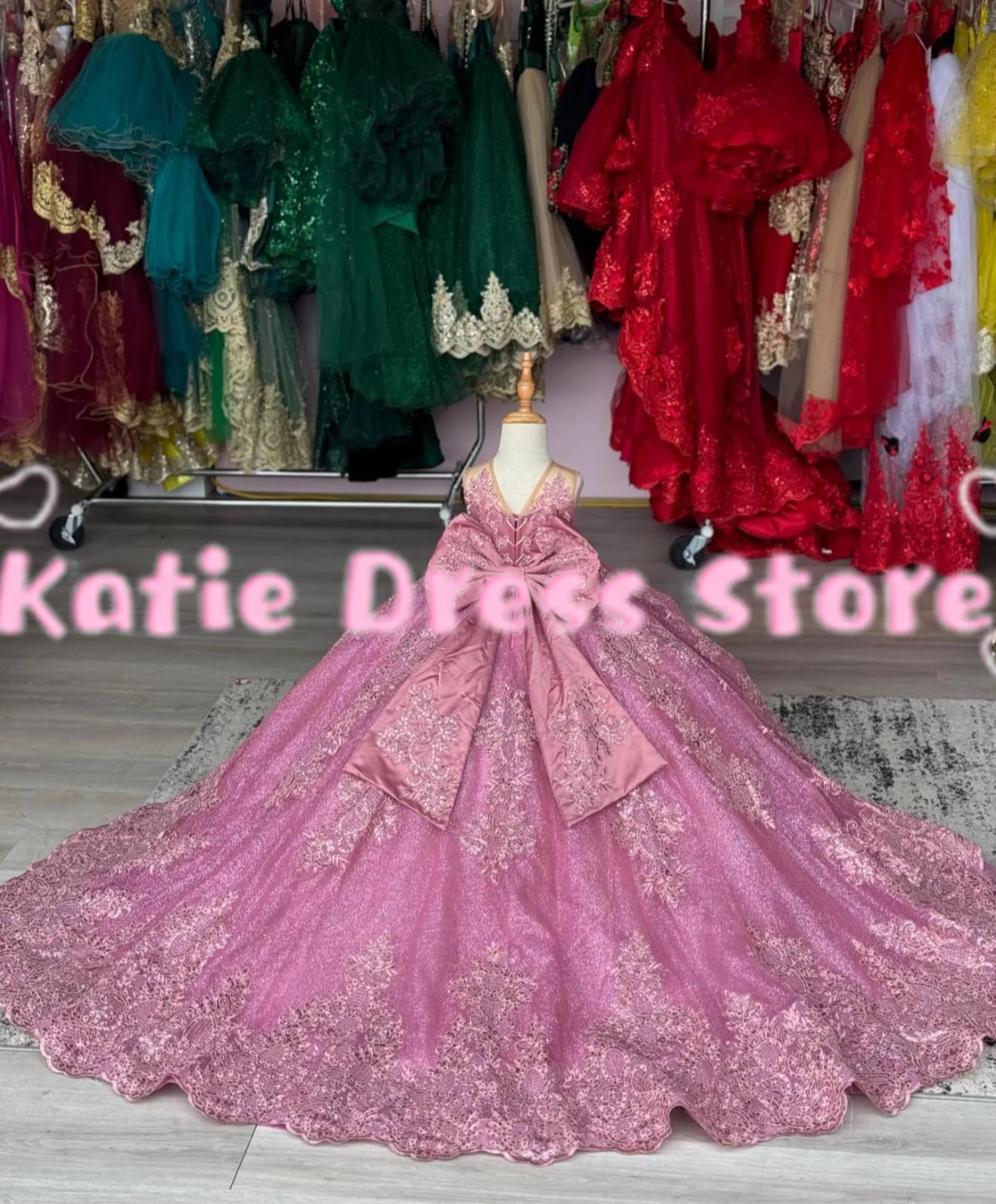 Customized Pink Flower Girl Dress For Wedding Tulle Puffy With Bow Lace Applique Kids Birthday Party First Communion Ball Gown
Customized Pink Flower Girl Dress For Wedding Tulle Puffy With Bow Lace Applique Kids Birthday Party First Communion Ball Gown