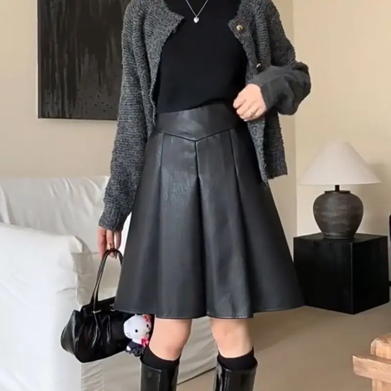 Vintage Mini Pu Leather Skirts Women Chic Solid High Waist A Line Pocket Pleated Skirts Hot Sweet Party Skirt Autumn Winter
Vintage Mini Pu Leather Skirts Women Chic Solid High Waist A Line Pocket Pleated Skirts Hot Sweet Party Skirt Autumn Winter
