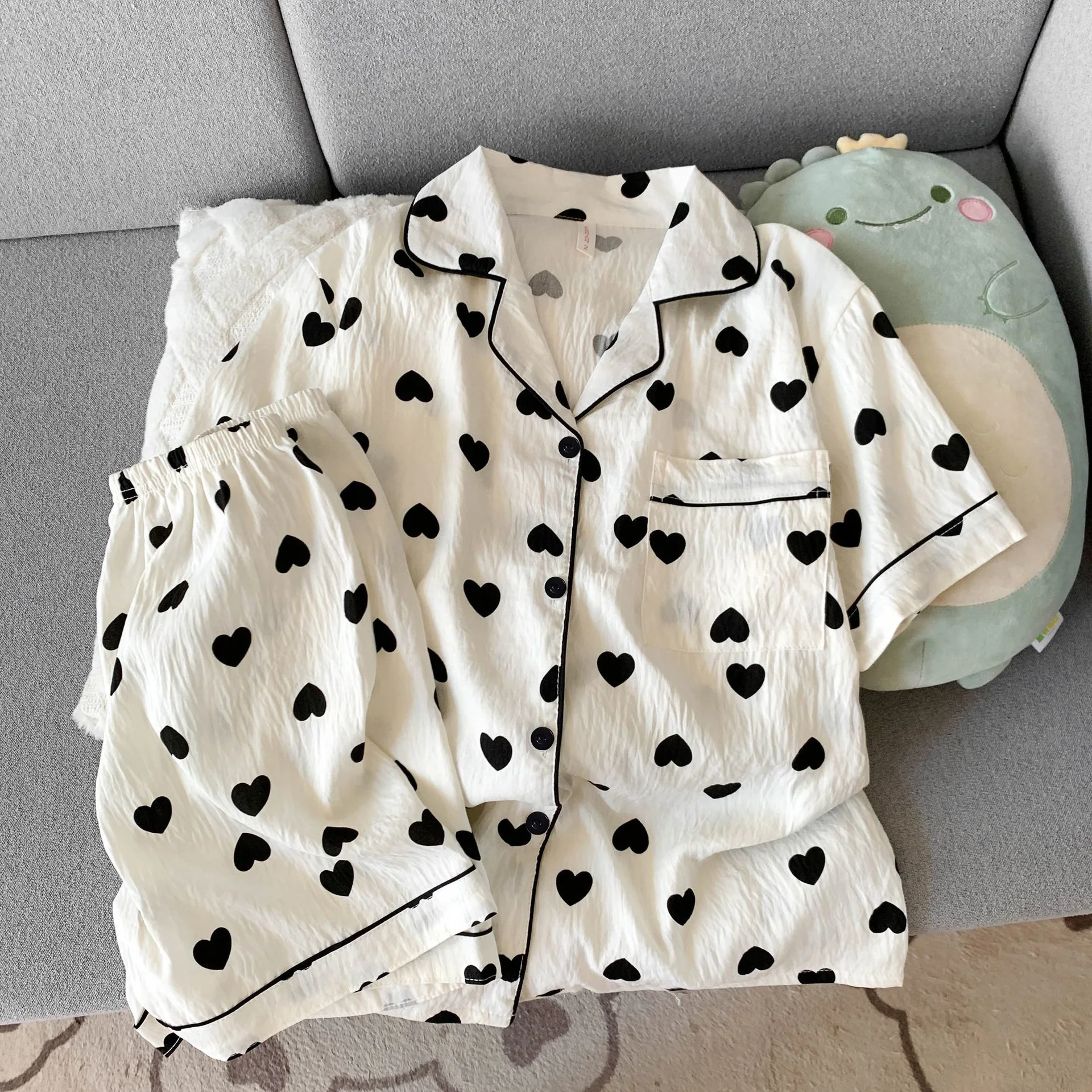 Pajamas for Women in Summer Thin Short Sleeved Sweet and Cute Cartoon Casual Home Wear Heart Print Student Nightwear
Pajamas for Women in Summer Thin Short Sleeved Sweet and Cute Cartoon Casual Home Wear Heart Print Student Nightwear
