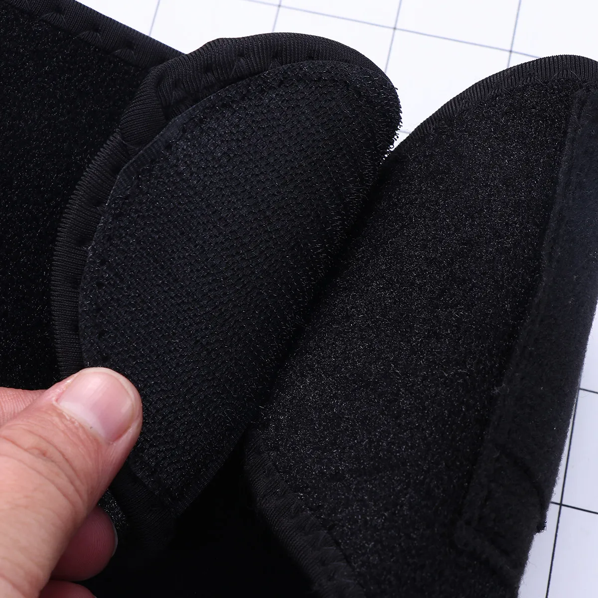 Adjustable Universal Knee Protector for Men and Women Rubber Sports Knee Pad for Basketball Football Running Weight Training
Adjustable Universal Knee Protector for Men and Women Rubber Sports Knee Pad for Basketball Football Running Weight Training