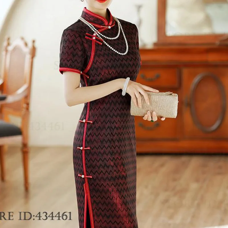 Классическое китайское платье Cheongsam с воротником-стойкой, винтажное женское длинное Ципао с принтом, весеннее простое элегантное сексуальное платье с короткими рукавами
Классическое китайское платье Cheongsam с воротником-стойкой, винтажное женское длинное Ципао с принтом, весеннее простое элегантное сексуальное платье с короткими рукавами
