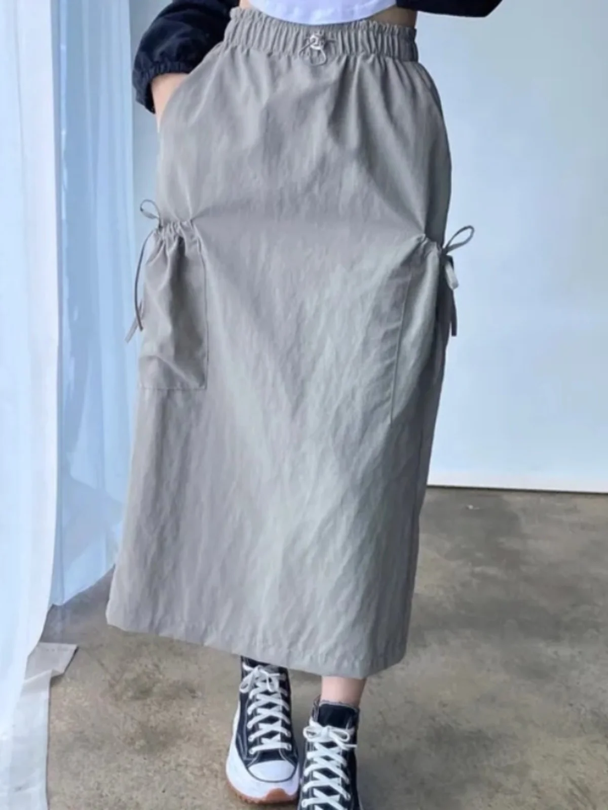 Chic Spring Vintage Casual Drawstring Elastic Waist Back Split Pocket Workwear A-Line Skirt for Women Commute Style High...
Chic Spring Vintage Casual Drawstring Elastic Waist Back Split Pocket Workwear A-Line Skirt for Women Commute Style High...