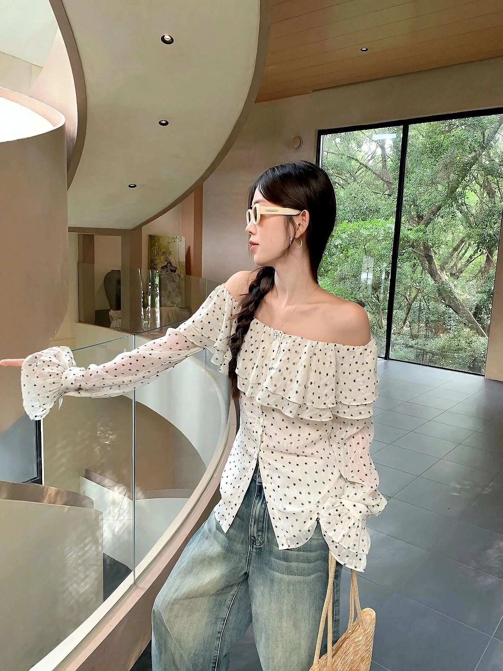 Весенний топ из шифона в горошек с одним открытым плечом, тонкий, в корейском стиле, с длинными рукавами, дышащий
Весенний топ из шифона в горошек с одним открытым плечом, тонкий, в корейском стиле, с длинными рукавами, дышащий