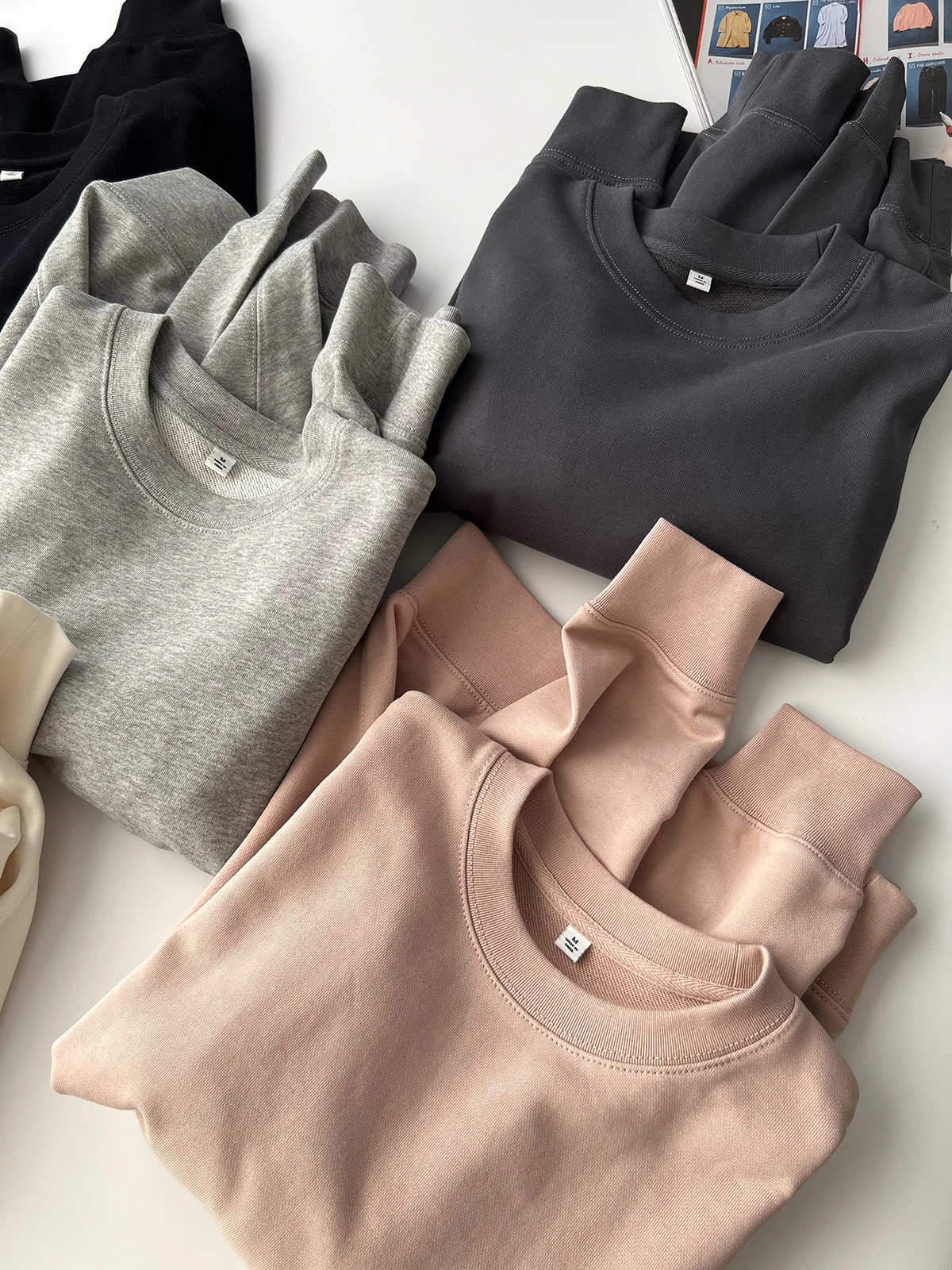 Unisex Long Sleeve round Neck Sweatshirt Casual Sportswear Pure Color Versatile Autumn Winter New Arrival Comfortable Loose Fit
Unisex Long Sleeve round Neck Sweatshirt Casual Sportswear Pure Color Versatile Autumn Winter New Arrival Comfortable Loose Fit