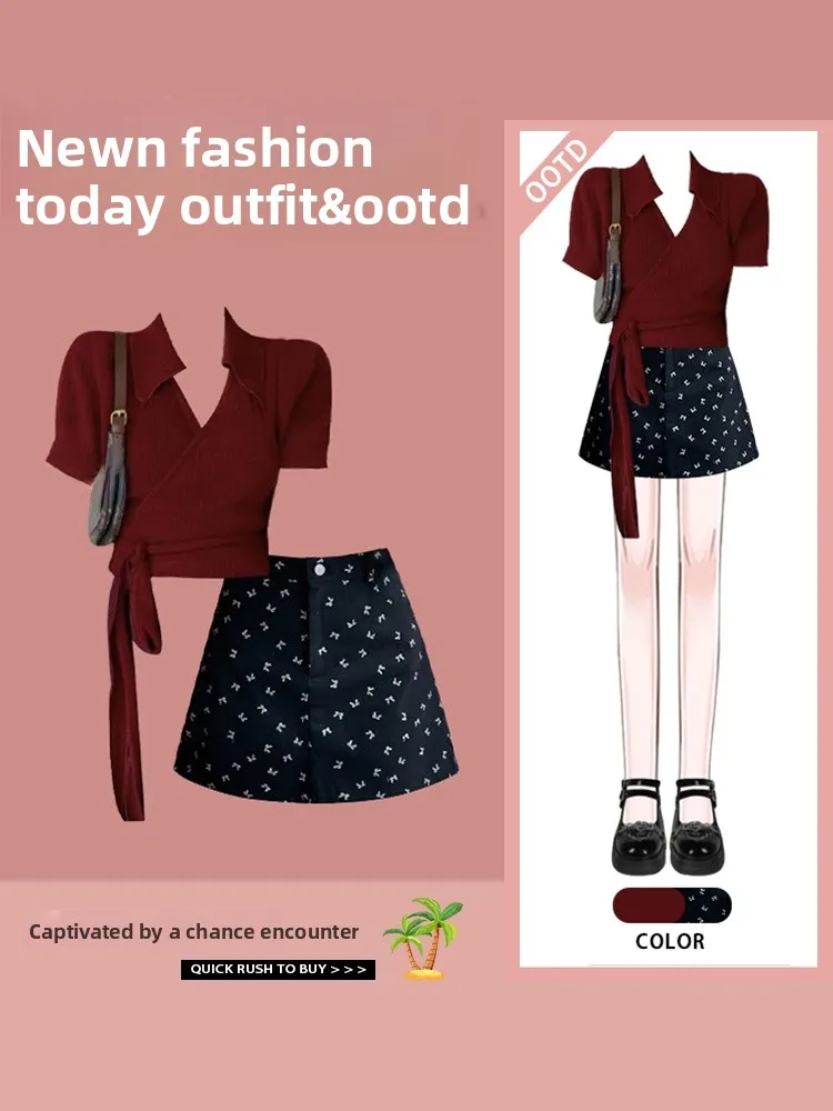 Hong Kong Style Retro High-End Simple Deep Red Collar Short Sleeve T-Shirt Matching Pure Desire Floral Short Skirt Two-Piece Set
Hong Kong Style Retro High-End Simple Deep Red Collar Short Sleeve T-Shirt Matching Pure Desire Floral Short Skirt Two-Piece Set