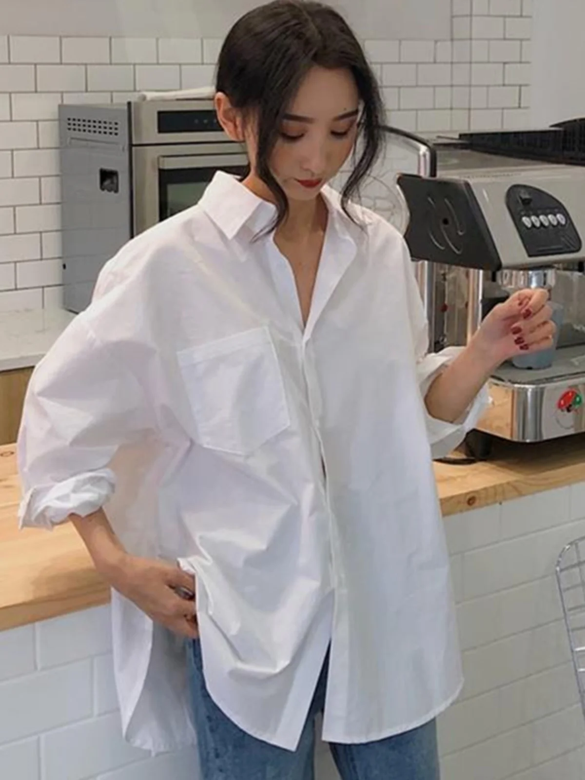 Женская летняя тонкая солнцезащитная универсальная верхняя одежда с воротником и длинным светом, свободная посадка, однотонная повседневная мода
Женская летняя тонкая солнцезащитная универсальная верхняя одежда с воротником и длинным светом, свободная посадка, однотонная повседневная мода