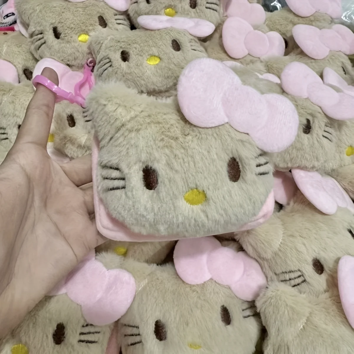 Новая портативная монетница-брелок Hello Kitty в стиле аниме, милый мини-плюшевый кошелек-брелок для сумок через плечо и дамских сумок, подарок 2026 года
Новая портативная монетница-брелок Hello Kitty в стиле аниме, милый мини-плюшевый кошелек-брелок для сумок через плечо и дамских сумок, подарок 2026 года