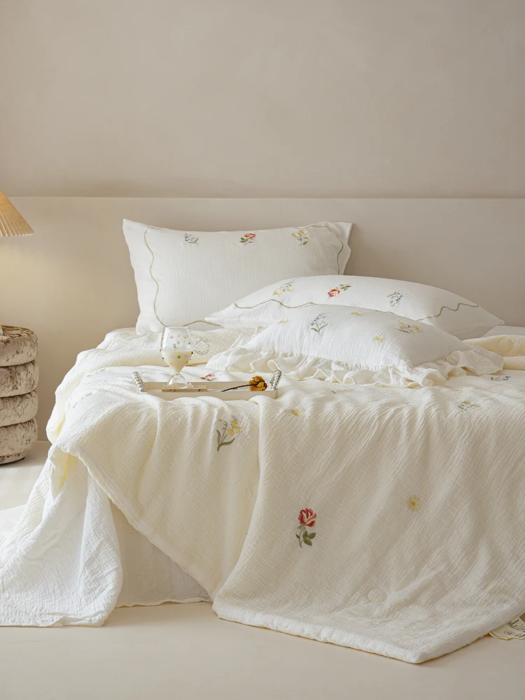 Organic Cotton Bellflower Embroidered Summer Quilt Set Foggy Sensation Polyester Fiber High Breathability Air Conditioning Quilt
Organic Cotton Bellflower Embroidered Summer Quilt Set Foggy Sensation Polyester Fiber High Breathability Air Conditioning Quilt
