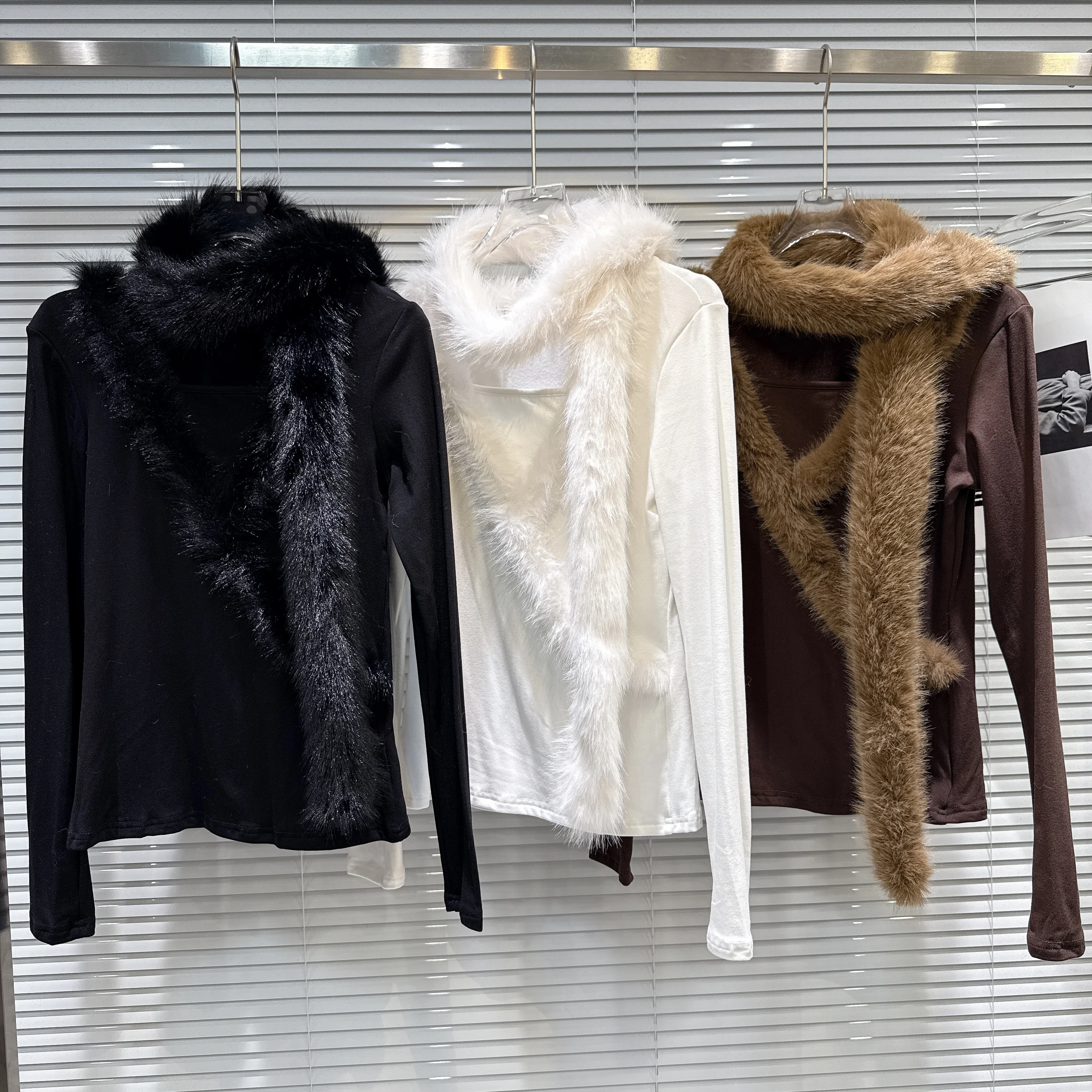 Gagarich 2025 Autumn Winter New Sweet Spicy Women V-neck Hairy Scarf Long Sleeve Base Shirt T-shirt Small Shirt Female
Gagarich 2025 Autumn Winter New Sweet Spicy Women V-neck Hairy Scarf Long Sleeve Base Shirt T-shirt Small Shirt Female