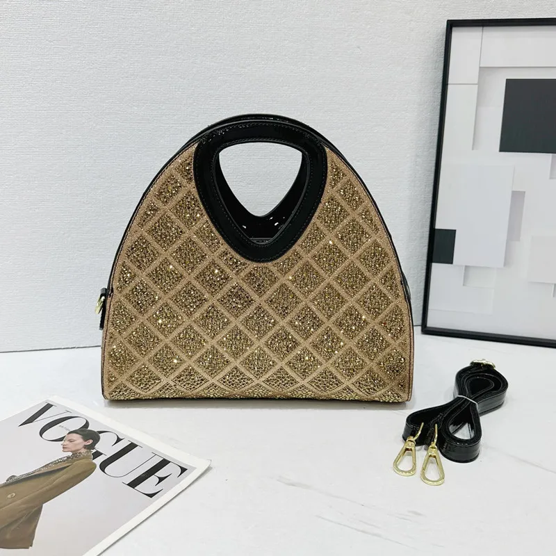 2025 Luxury Full Diamonds Boston Pillow Handbags Brand Design Dumpling Tote Bag New Fashion Crossbody Shoulder Bag Evening Bag
2025 Luxury Full Diamonds Boston Pillow Handbags Brand Design Dumpling Tote Bag New Fashion Crossbody Shoulder Bag Evening Bag