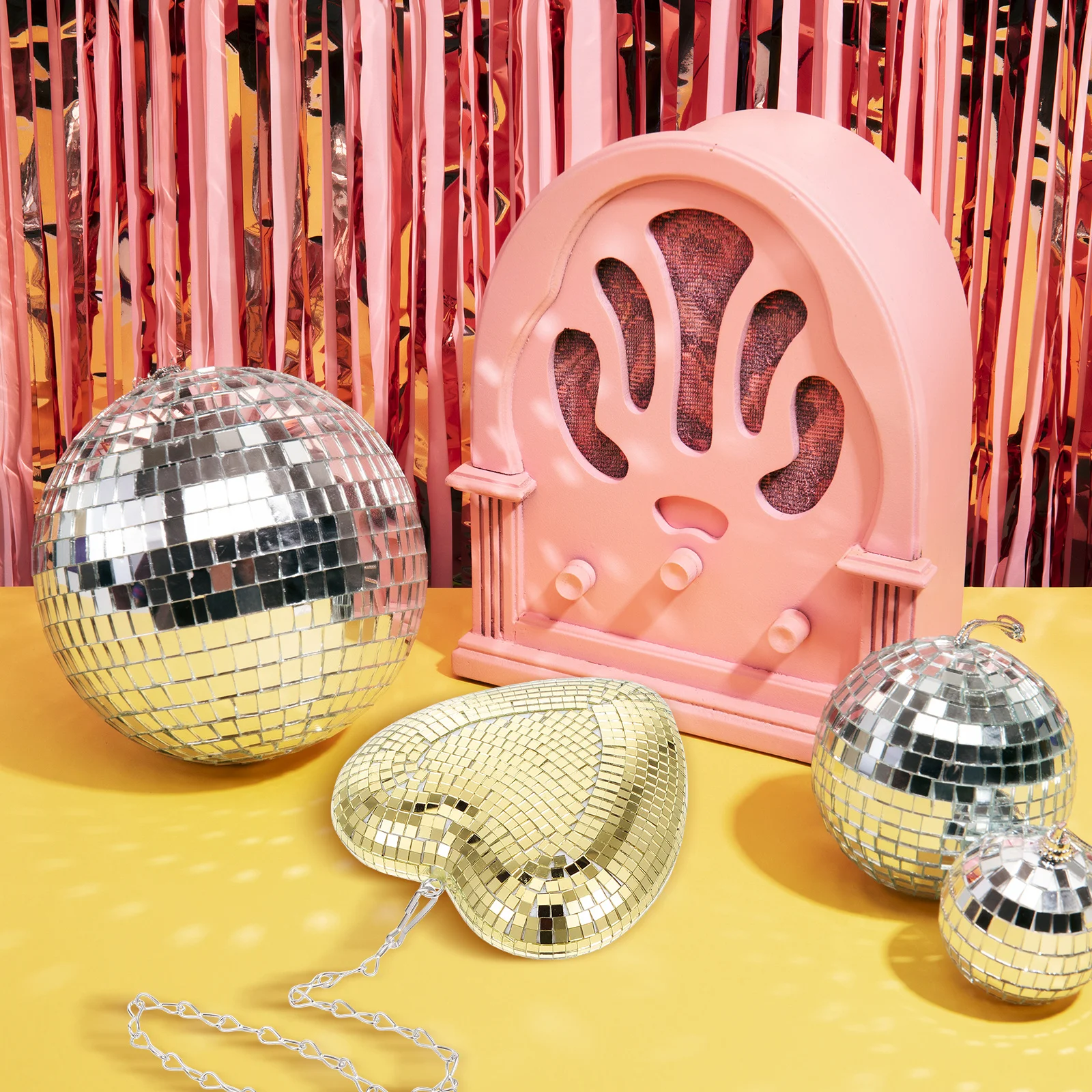 Valentine's Day Heart Disco Chain Ornament Glass Hanging Decor for Parties Reflective Mirror Ball Room Wall Ceiling Decoration
Valentine's Day Heart Disco Chain Ornament Glass Hanging Decor for Parties Reflective Mirror Ball Room Wall Ceiling Decoration