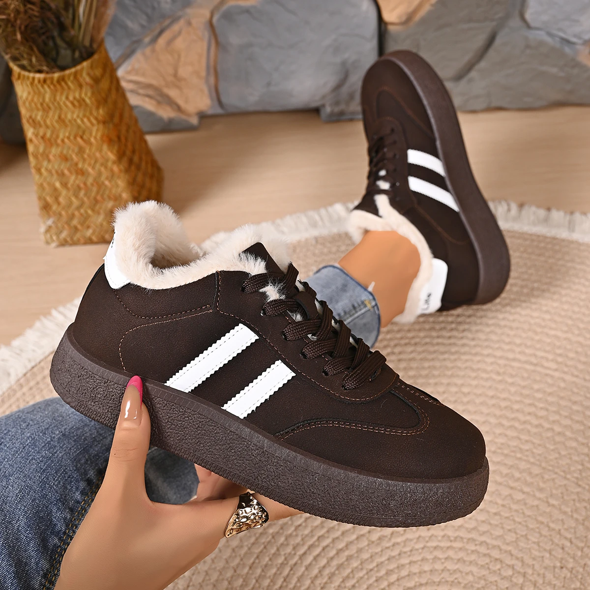 Женские зимние ботинки 2026 на толстой подошве, утепленные флисом, на шнуровке, универсальные, в полоску, вулканизированные
Женские зимние ботинки 2026 на толстой подошве, утепленные флисом, на шнуровке, универсальные, в полоску, вулканизированные