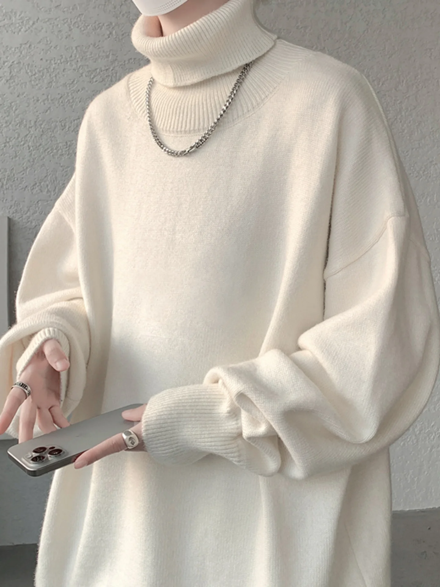 Мужской свитер свободного кроя с высоким воротником, однотонный, базовый, для осеннего повседневного образа, удобный, мягкий, вязаный топ
Мужской свитер свободного кроя с высоким воротником, однотонный, базовый, для осеннего повседневного образа, удобный, мягкий, вязаный топ