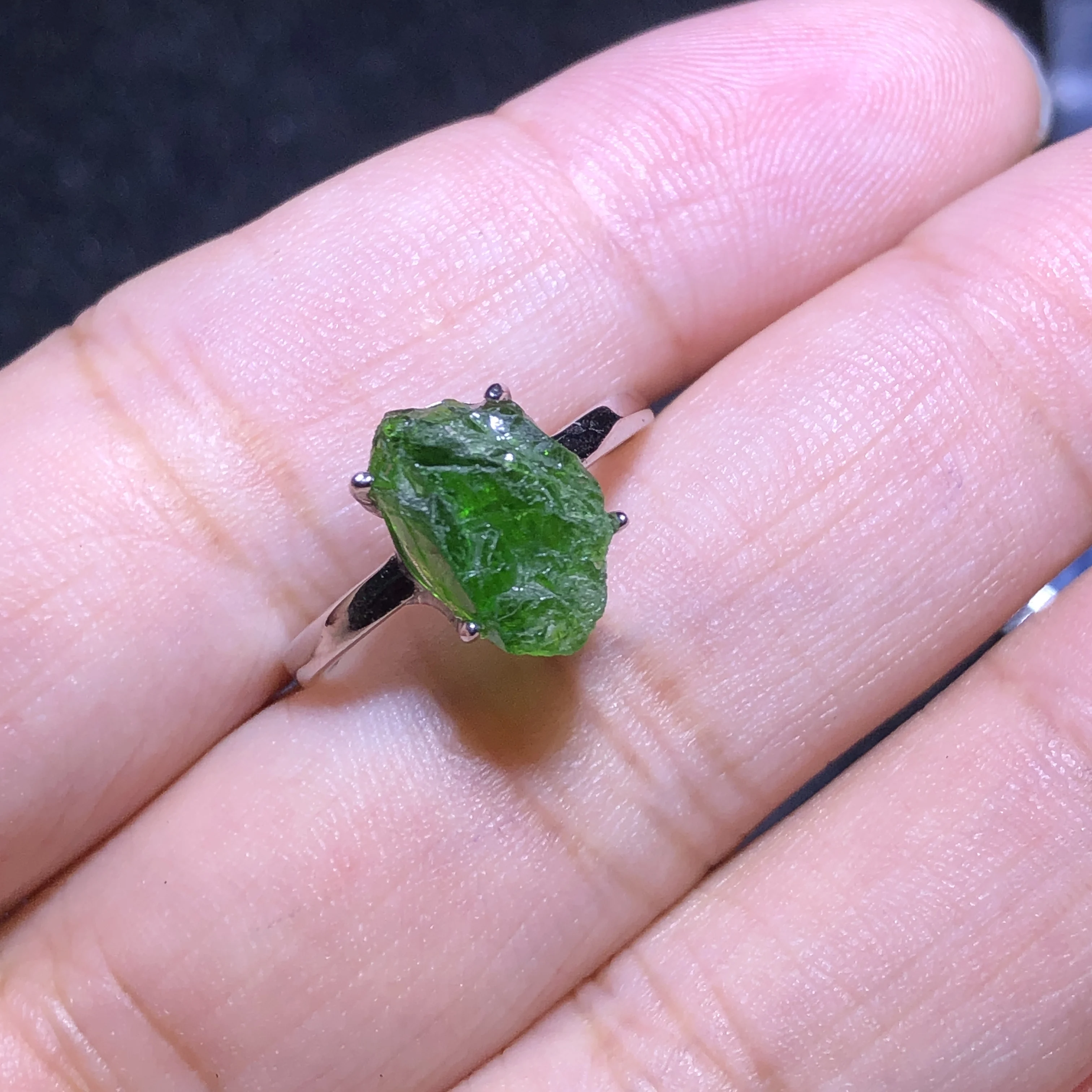 1 Pc Fengbaowu Natural Raw Rough Diopside Ring 925 Sterling Silver Reiki Healing Stone Fashion Jewelry Gift For Women
1 Pc Fengbaowu Natural Raw Rough Diopside Ring 925 Sterling Silver Reiki Healing Stone Fashion Jewelry Gift For Women