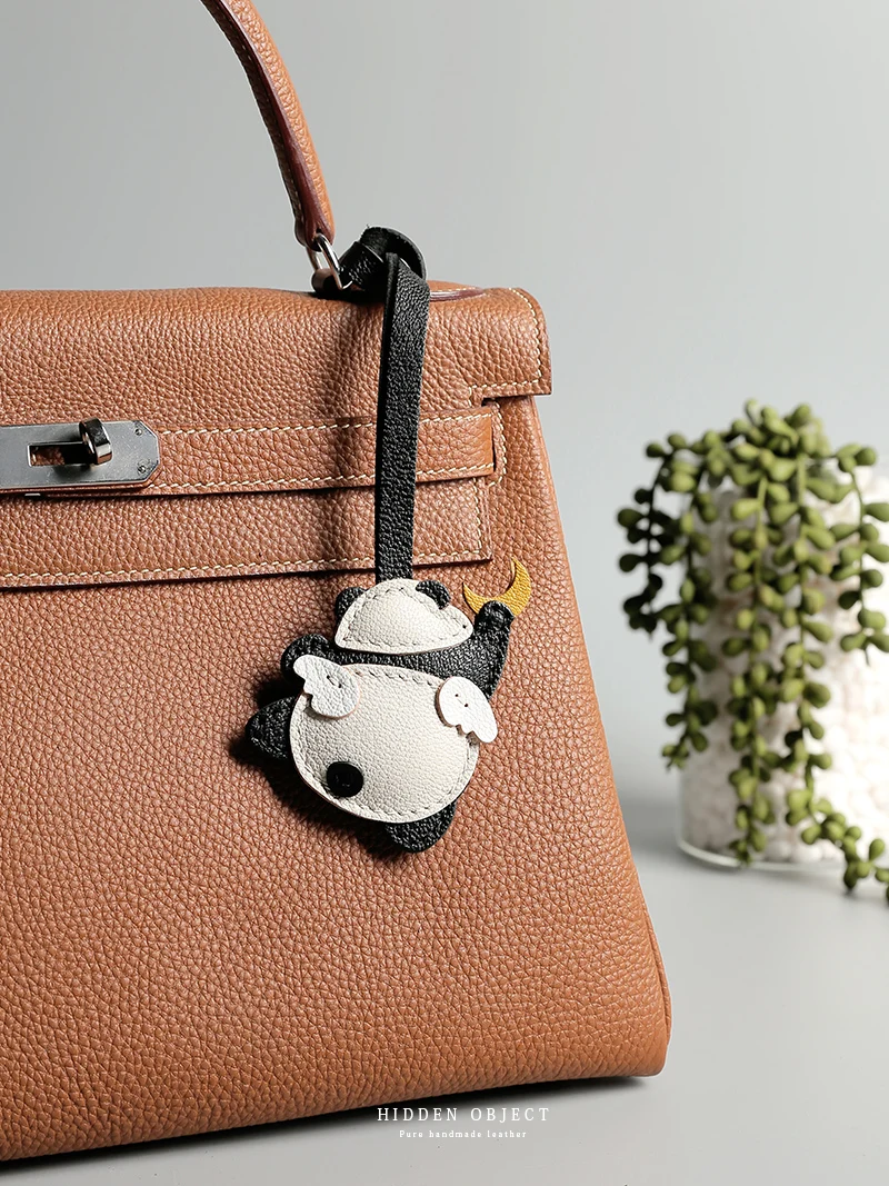 Handmade Genuine Leather Panda Magic Wand Keychain Cute Animal Design Fashion Accessory Durable Keyring Gift for Women Men
Handmade Genuine Leather Panda Magic Wand Keychain Cute Animal Design Fashion Accessory Durable Keyring Gift for Women Men