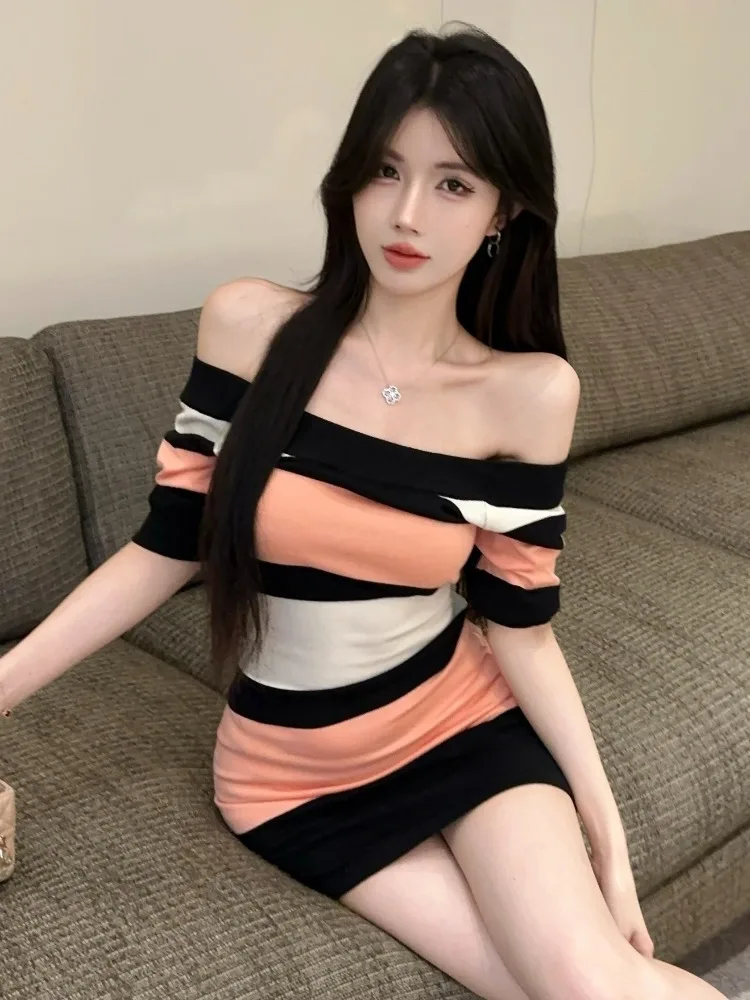 Retro Korean Style Knitted Short Sleeve Backless Dress Women's Slimming Waist Design Spring Autumn New Style Bodycon Skirt
Retro Korean Style Knitted Short Sleeve Backless Dress Women's Slimming Waist Design Spring Autumn New Style Bodycon Skirt