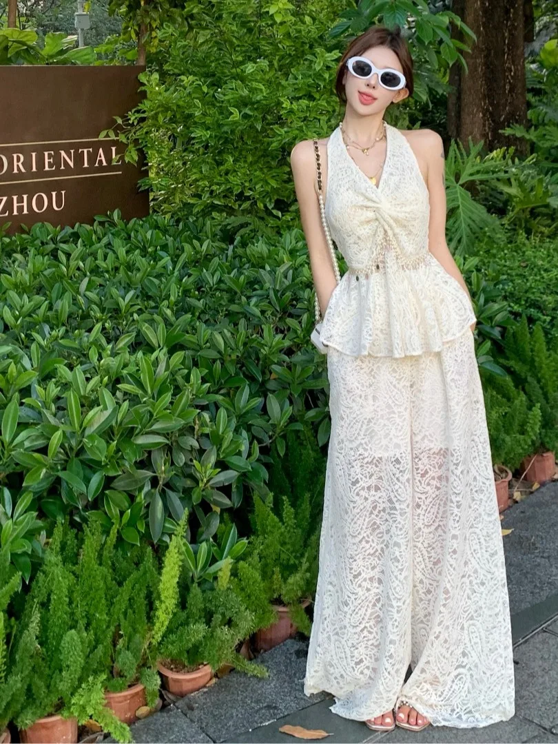 Korean Style Lace V-Neck Sleeveless Neck Hanging Vest Women's Summer New Belt Beautiful Back Outerwear Top Fashion Set
Korean Style Lace V-Neck Sleeveless Neck Hanging Vest Women's Summer New Belt Beautiful Back Outerwear Top Fashion Set
