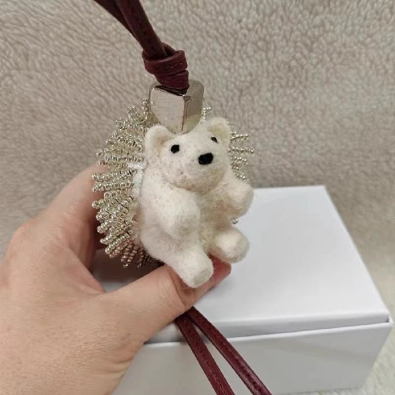 Top Grade Wool Felt Handmade Doll Hedgehog Pig Bag Charm Exquisite Car Hanger Luxury Felt Keychain for Handbag Decor
Top Grade Wool Felt Handmade Doll Hedgehog Pig Bag Charm Exquisite Car Hanger Luxury Felt Keychain for Handbag Decor