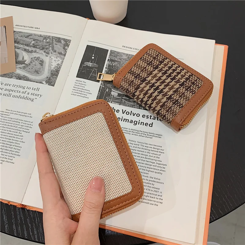 Korean Vintage ID Card Holder For Women Synthetic Leather Splicing Zipper Short Wallet Fashionable Casual Retro Coin Purse 
Korean Vintage ID Card Holder For Women Synthetic Leather Splicing Zipper Short Wallet Fashionable Casual Retro Coin Purse